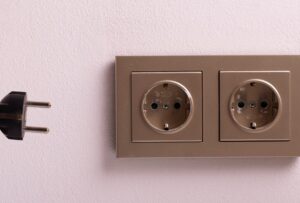 Ny eller ekstra stikkontakt – sådan får du mere strøm i huset